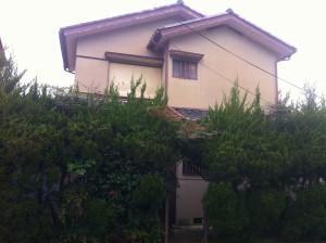Before:建物前面