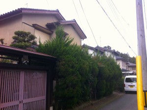 Before:建物前面と道路