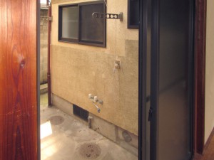 photo 〜家内部07 離れへの廊下からバックヤードを見る〜