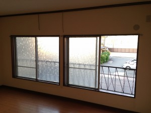 before 2階洋室、大きな窓